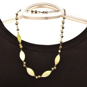 3/20$ Elegant green neckline